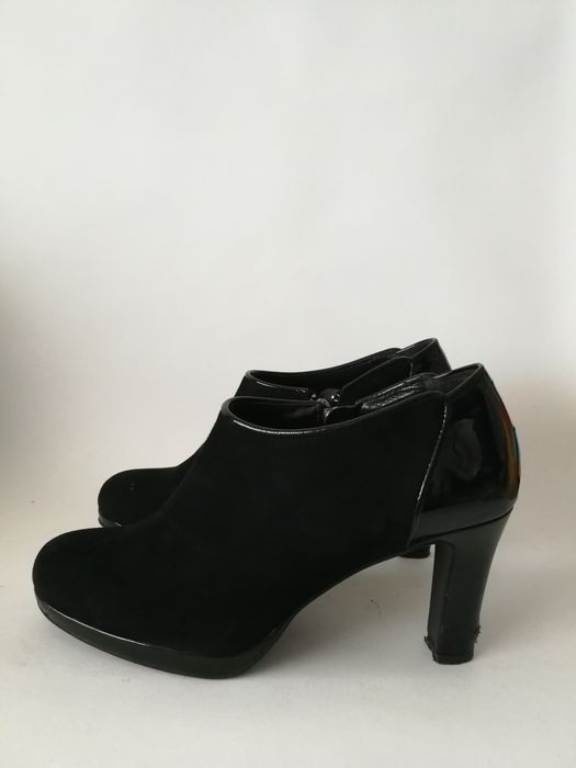 Sapatos: Sommits, Guess, Perlato