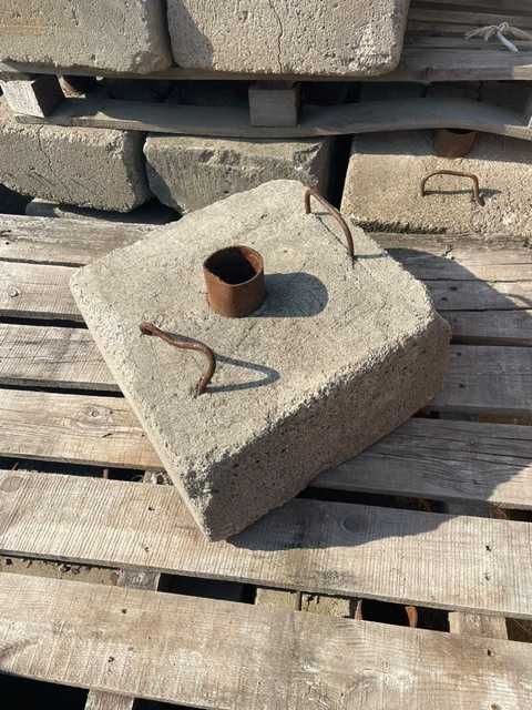 Podstawa betonowa pod znak lub parasol