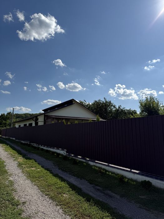 Продам Дом с гаражем(с комуникациями) 12 соток