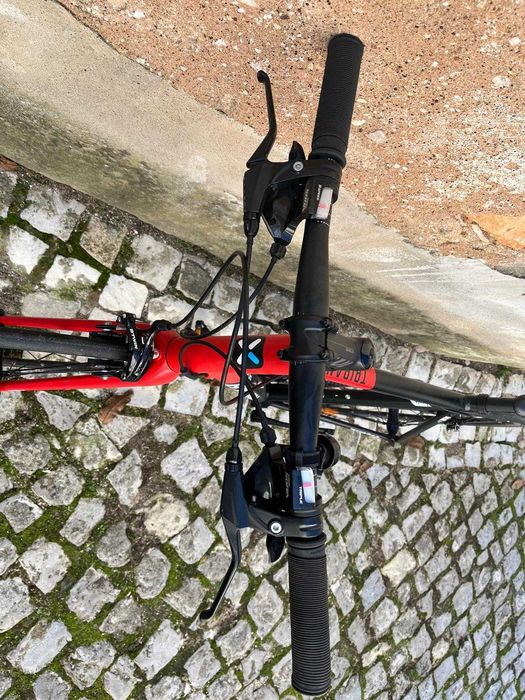 Bicicleta de estrada Flat Bar extra leve como nova. DECATHLON