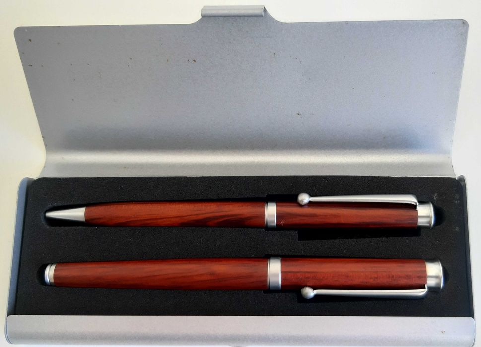 Conjunto Caneta de aparo e Esferográfica