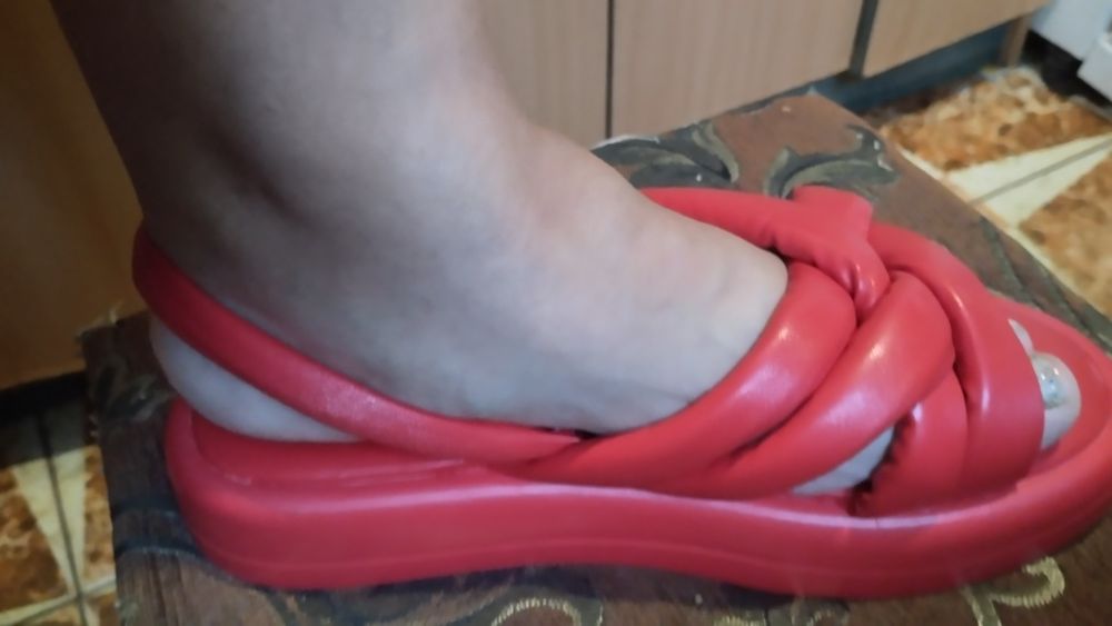 Модні босоніжки продам