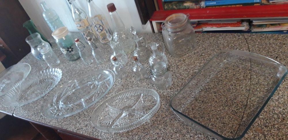 Conjunto de Peças em Vidro Utilitárias