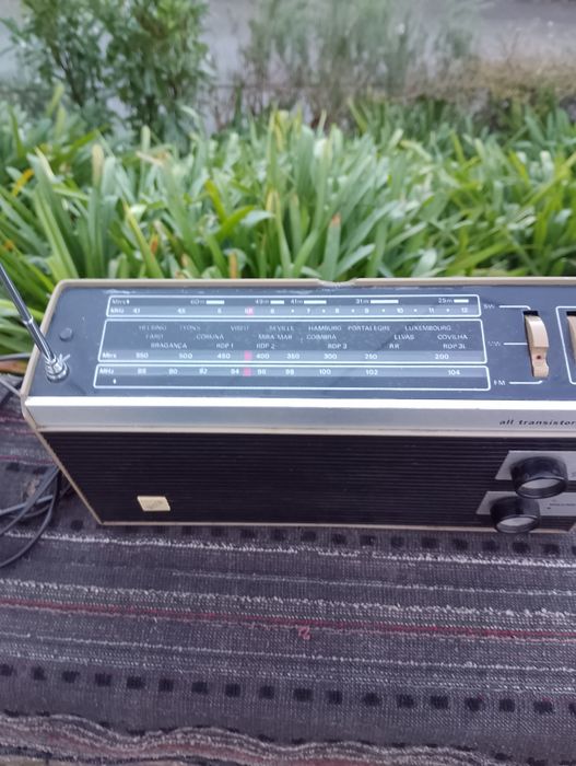Radio portátil e 220v