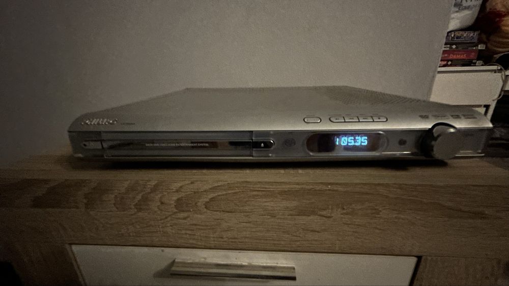 Dvd com a funcionar  com 1 coluna