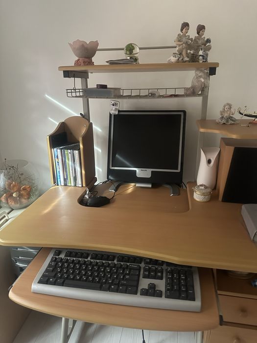 Компютерний стіл