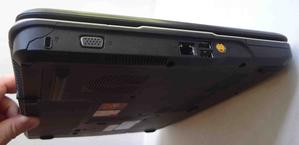 Ноутбук Acer AR5BXB63, включается