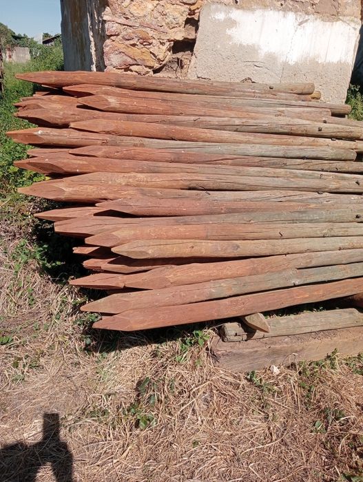 Paus tratados 2,00x 8/10 espessura usados em muito bom estado