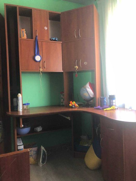 Кутовий письмовий стіл