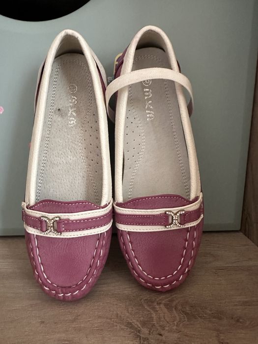 Продам нові туфельки на дівчинку