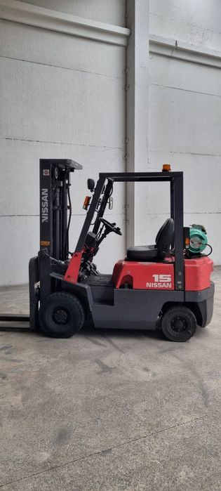 Empilhador Nissan 1500Kg - triplex