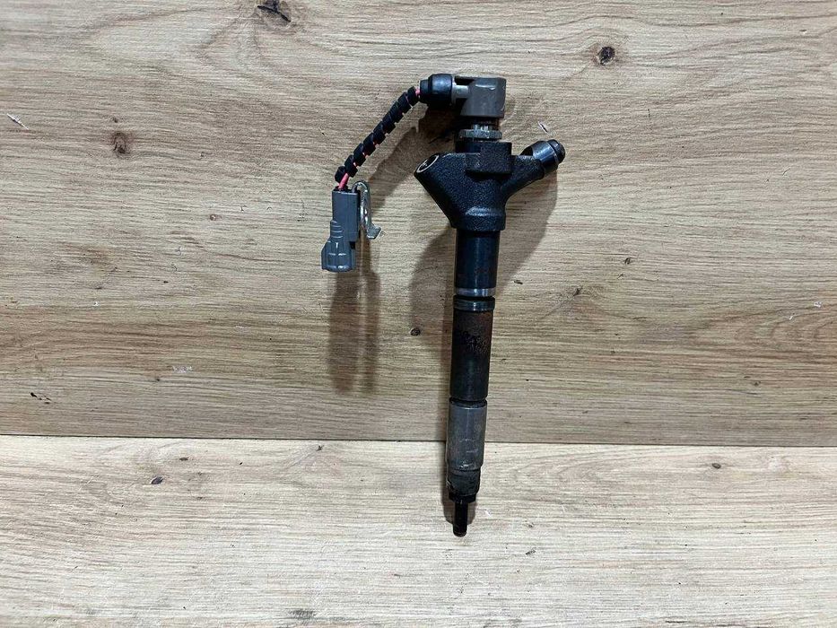 Форсунка Toyota RAV 4 avensis t27 lexus is220d 2.2 D-CAT 23670-26020