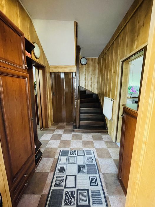 Приватний будинок в Дрогобичі (через дорогу власний бізнес - магазин)