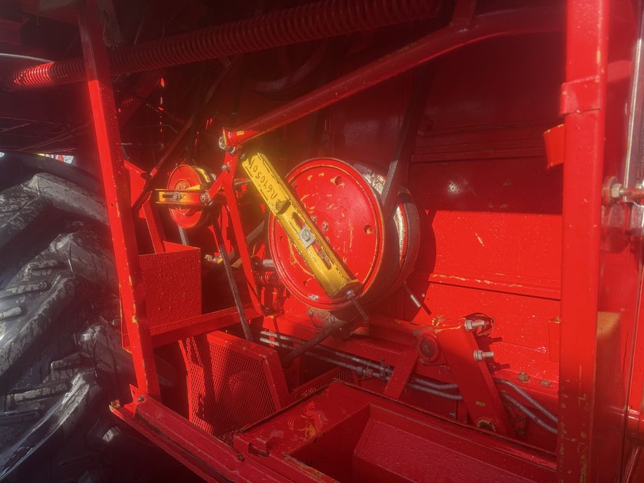 Зернозбиральний комбайн Massey Ferguson 20XP