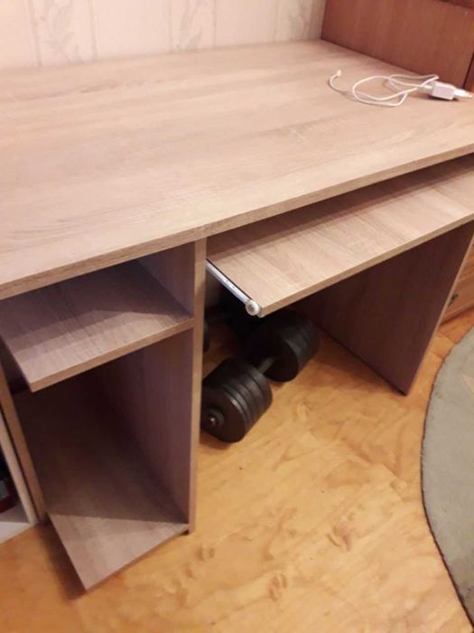 Продаю стол компьютерный