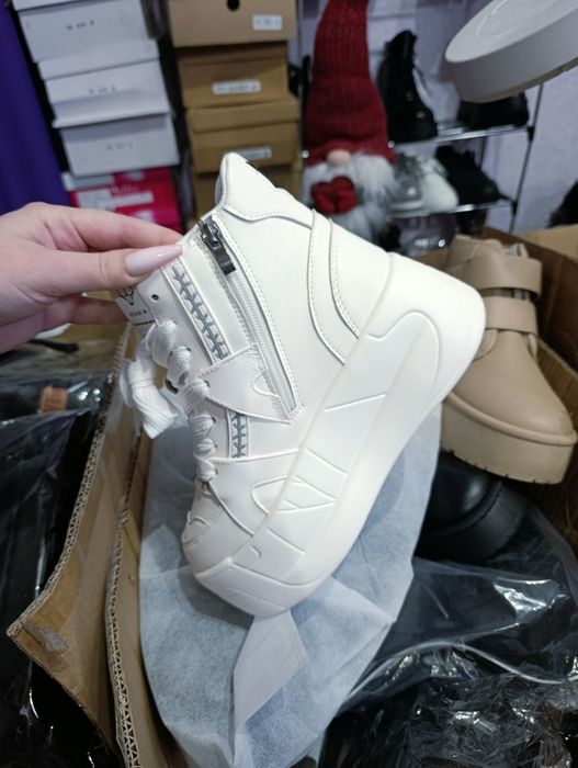 Кросівки ботінки 37(22.5см) йдуть на 34 на платформі зимові жіночі біл