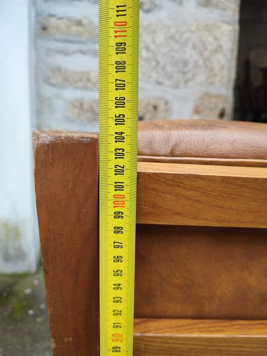 Caldeirão em madeira maciça e couro sintético