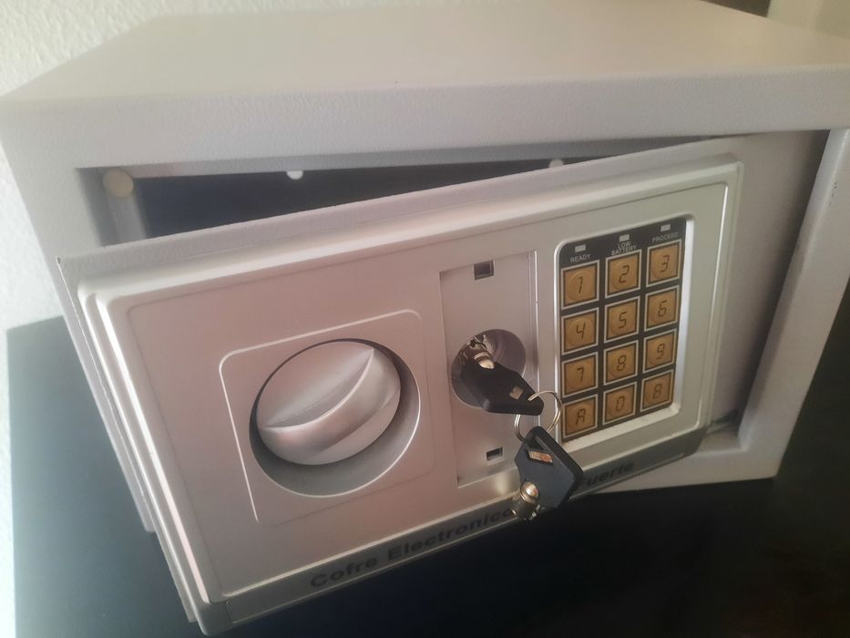 Cofre eletrónico em aço