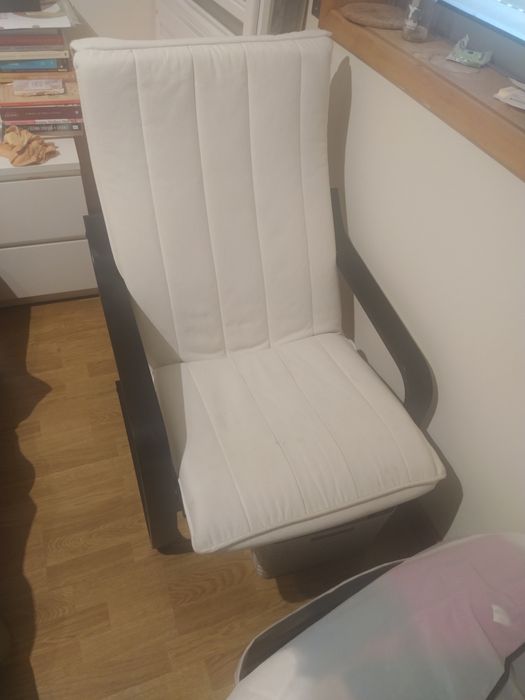 Cadeirão IKEA com almofadas
