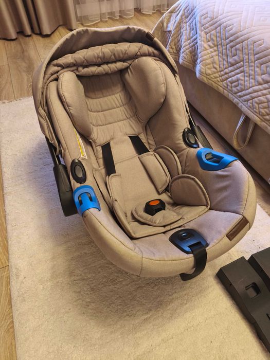 Продам переноску-автокресло Carello