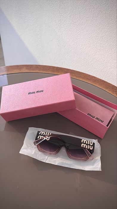 Óculos de sol Miu Miu novos, nunca usados