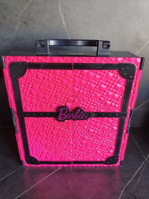 Plastikowa szafa dla lalek Barbie