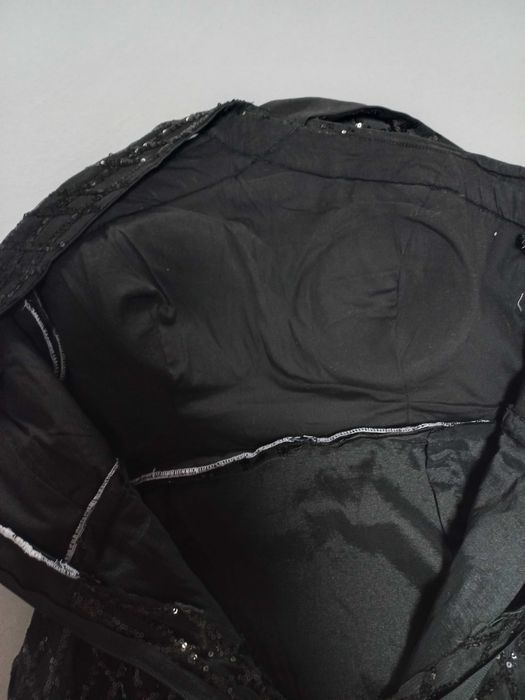 Вечірня сукня чорного кольору, в гарному стані.