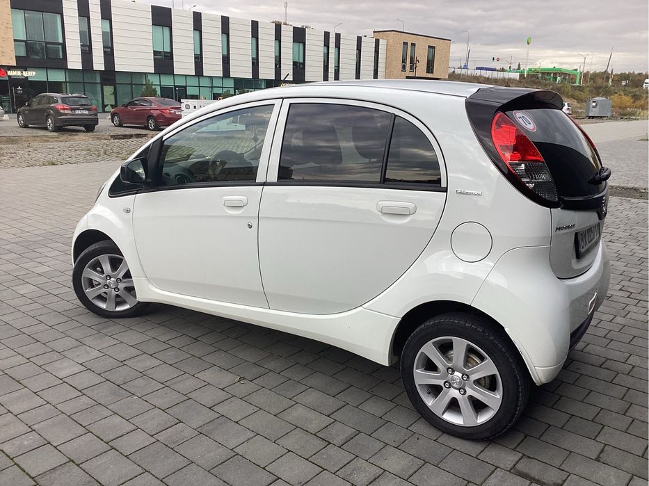 Пежо іон 2016 р.  Peugeot iOn електричка