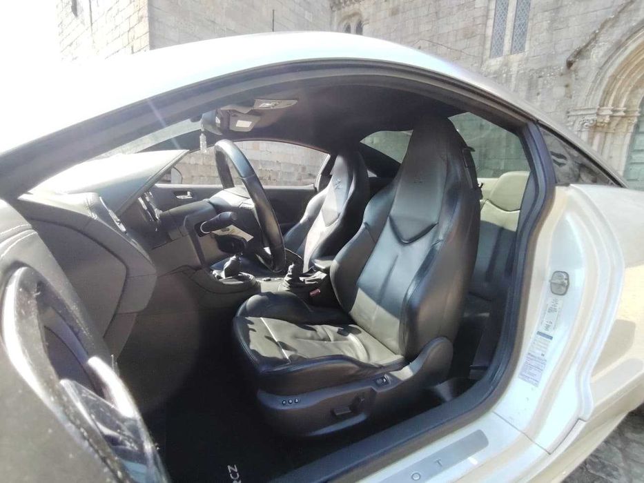 Peugeot RCZ 2.0 HDi 163cv • Pele • Som JBL •