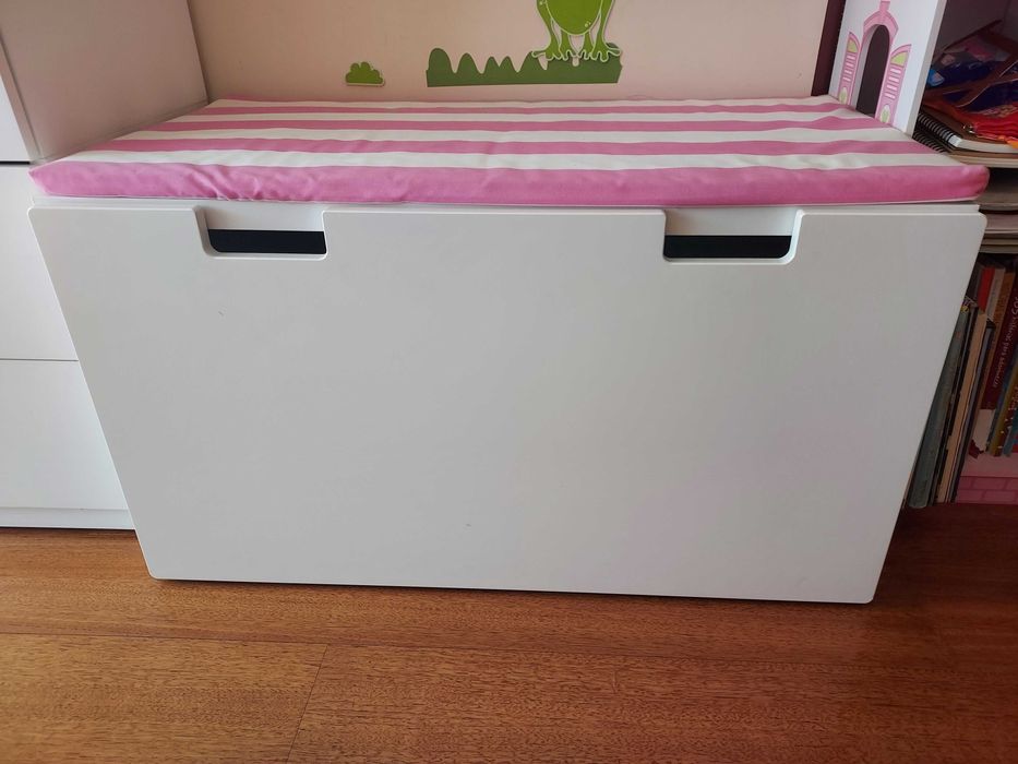 Banco com gaveta para arrumação e almofada para banco