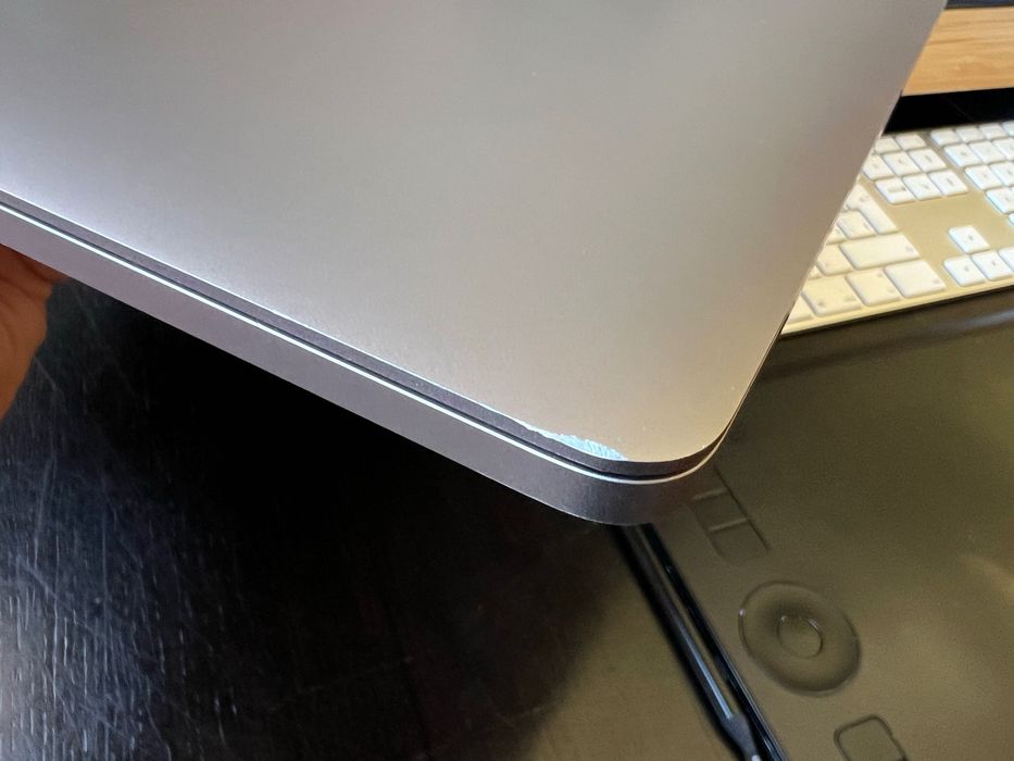 MacBook Pro 15” 2019 Touch Bar - i9 | 16gb RAM | 512gb SSD