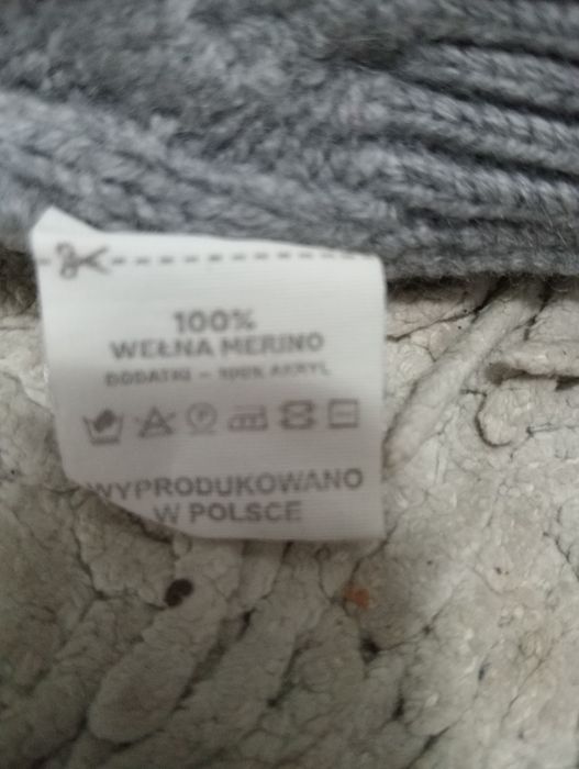 Czapka dziewczęca 100 % wełna Merino.Polecam