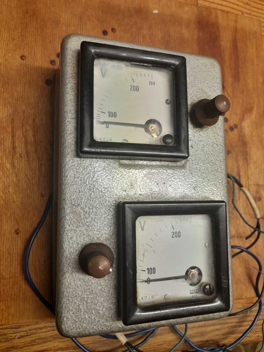 Woltomierze analogowe zestaw 2szt z potencjometrami