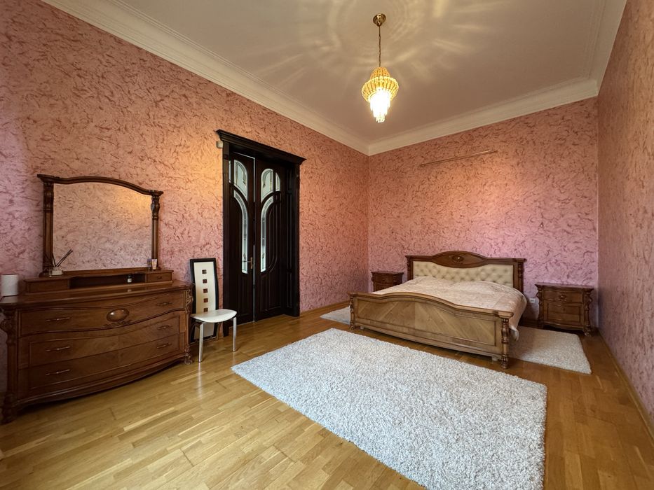 Здається будинок