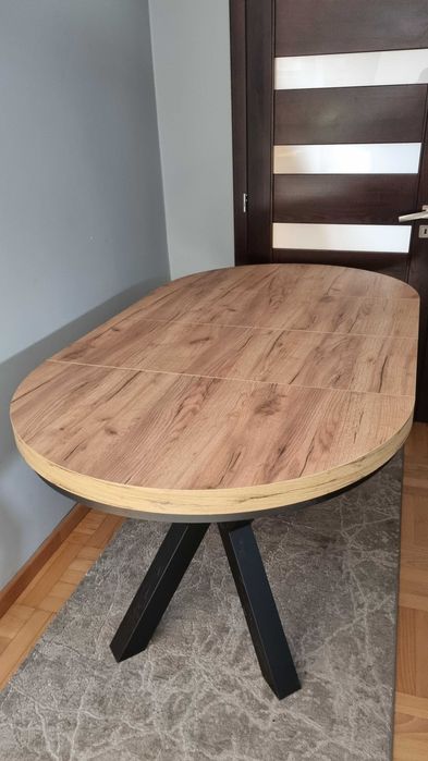 Stół okrągły z nogami metalowymi typu X