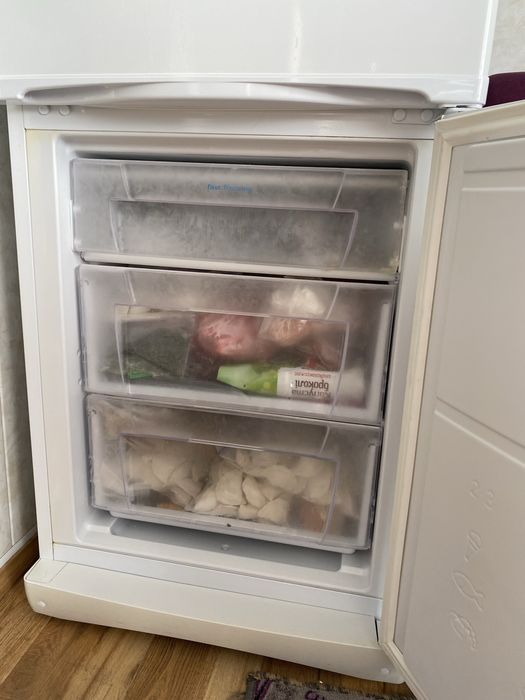 Холодильник двокамерний Indesit NBS18AA