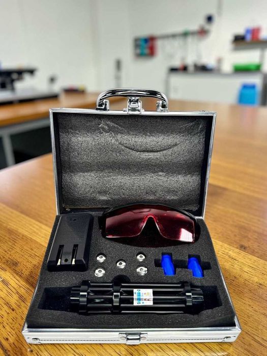 Лазерна указка B017 прожигає сірники 50000mW комплект