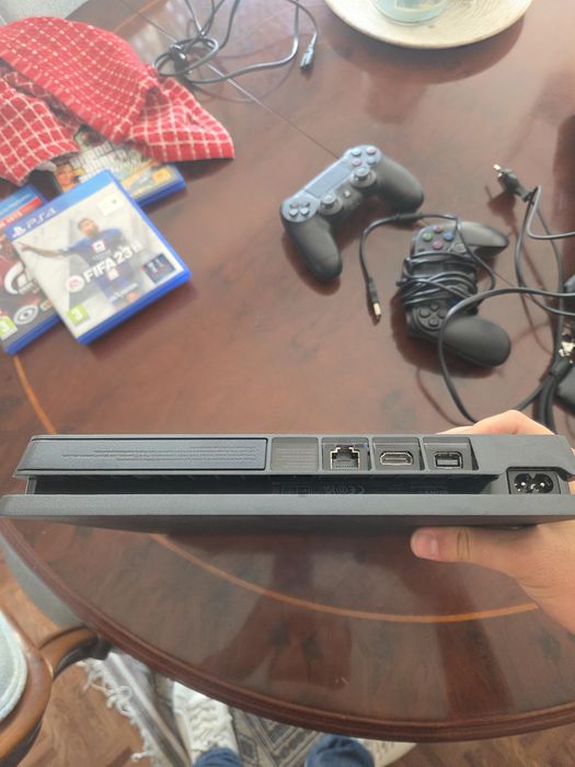 PlayStation 4 (PS4) + 2 Comandos + 3 Jogos | COMO NOVO