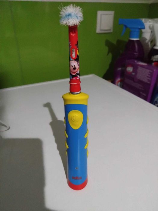 Szczoteczka elektryczna dla dzieci Braun Minnie Mouse + gratis