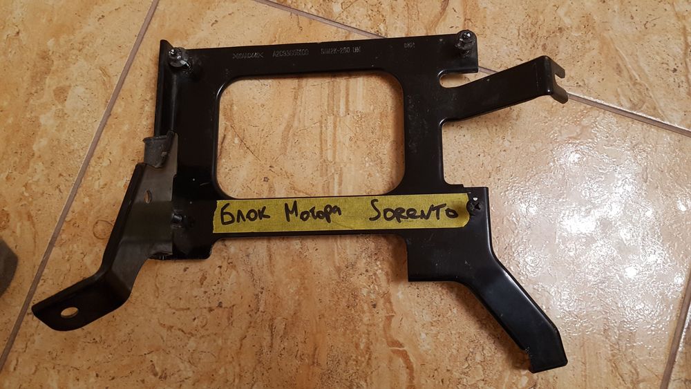 Kia Sorento 3 2017 Кроншейн для блока управлением мотора