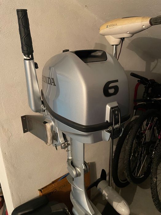 Embarcação de recreio Honwave T32 IE + motor Honda BF6