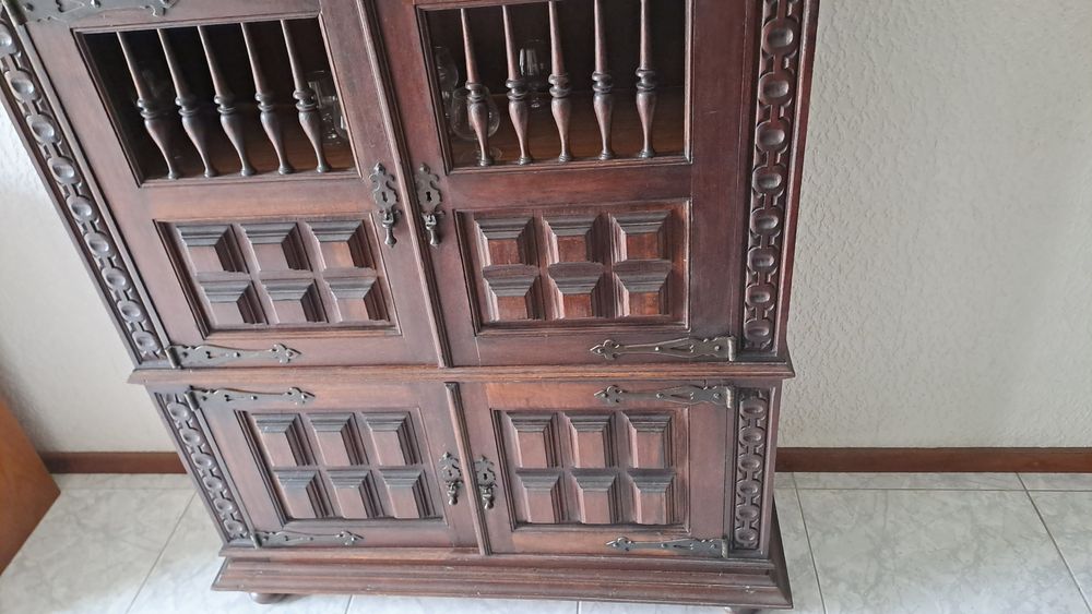 Cristaleira/ aparador de sala