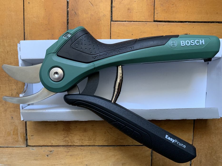 Аккумуляторный секатор BOSCH EasyPrune New