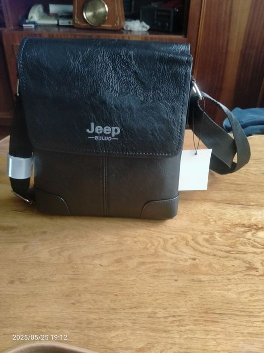 Чоловіча фірмова сумка популярного бренду "Jeep" виготовлена з чудової