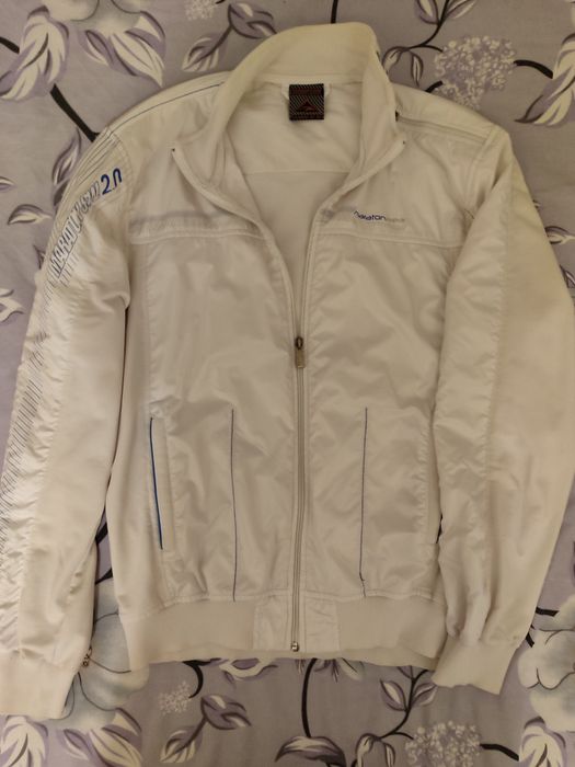 Продам ветровку б/у.