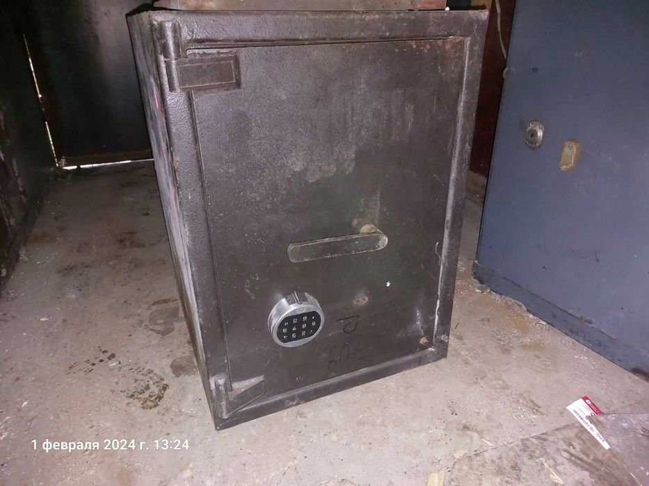 Продам сейфы и батареи