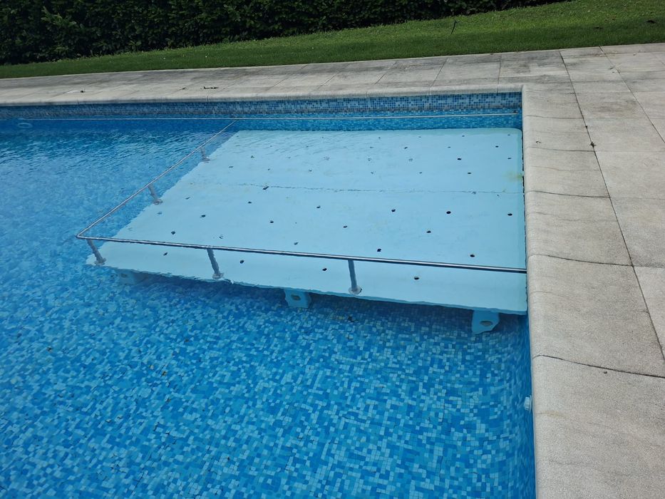Plataforma de segurança para piscina / zona baixa para crianças