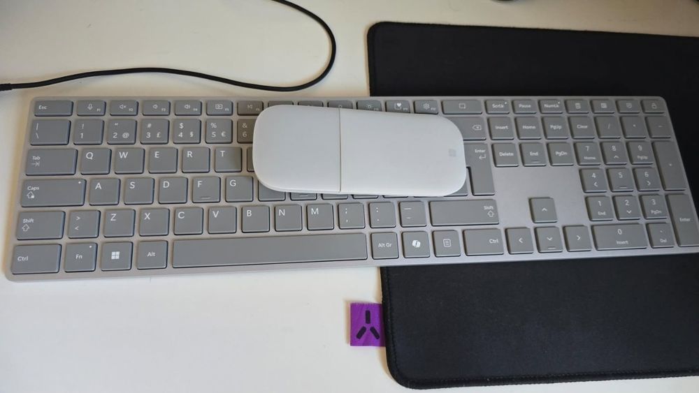 Microsoft Surface Keyboard (2nd Edition) + Microsoft Arc Mouse | Como Novos