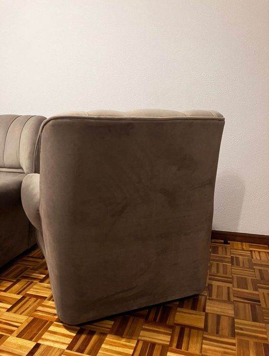 Sofás cinzentos em veludo