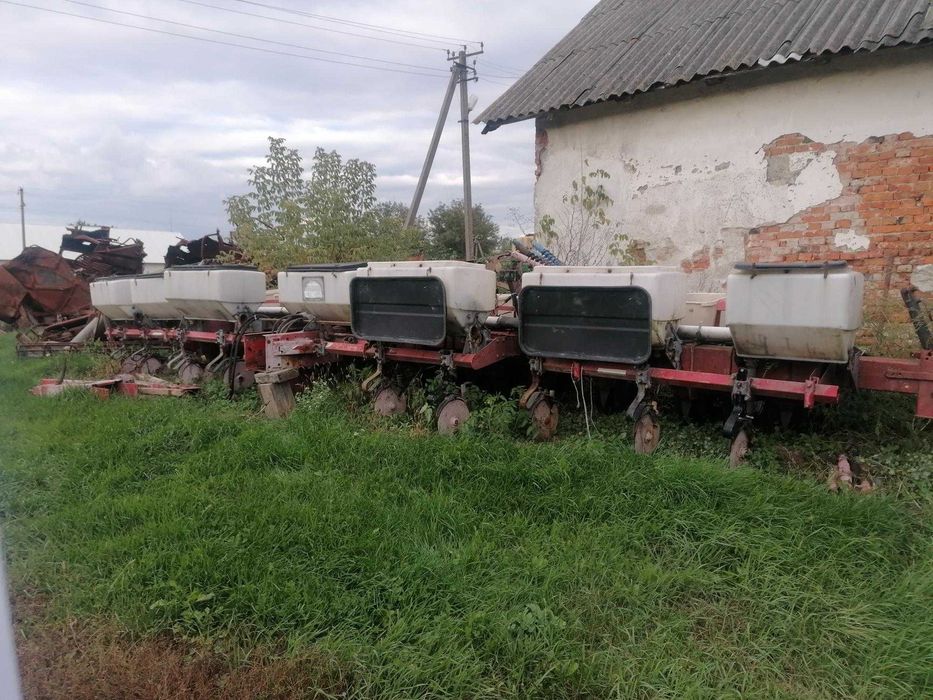Сівалка для просапних культур Massey Ferguson 555 (12 рядкова)